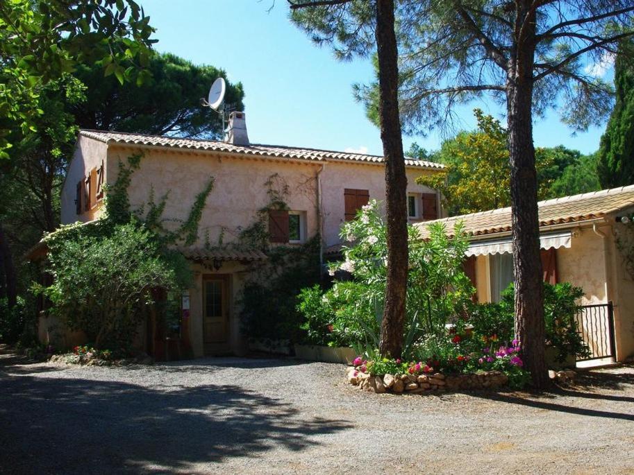 Location Villa et Studios Roquebrune-sur-Argens Habitación foto