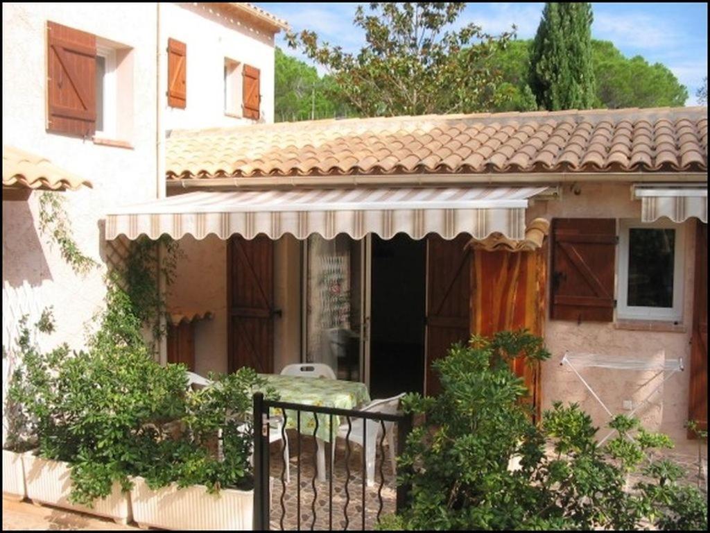 Location Villa et Studios Roquebrune-sur-Argens Habitación foto